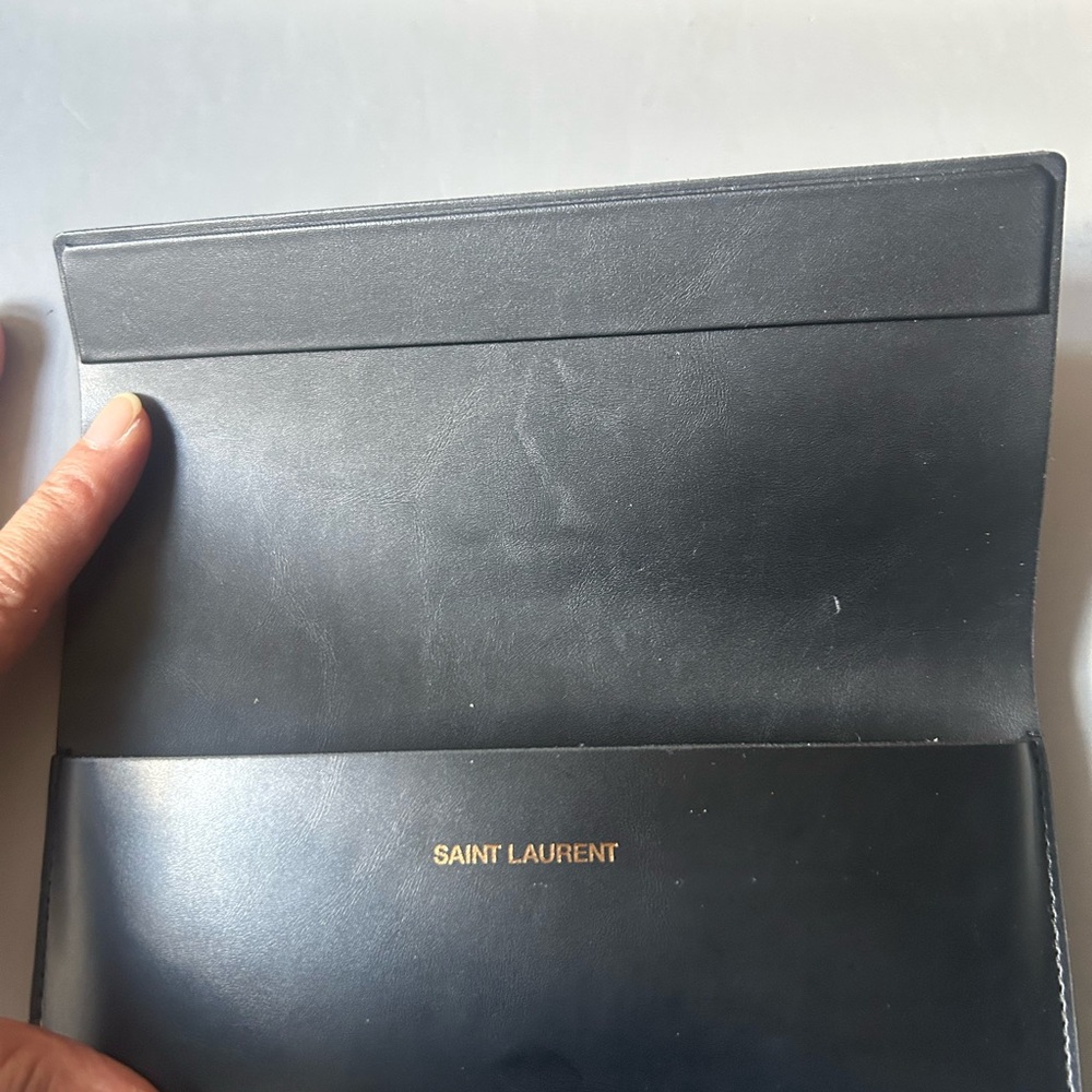 Empty Saint Laurent Sunglasses case - Picture 4 of 4
